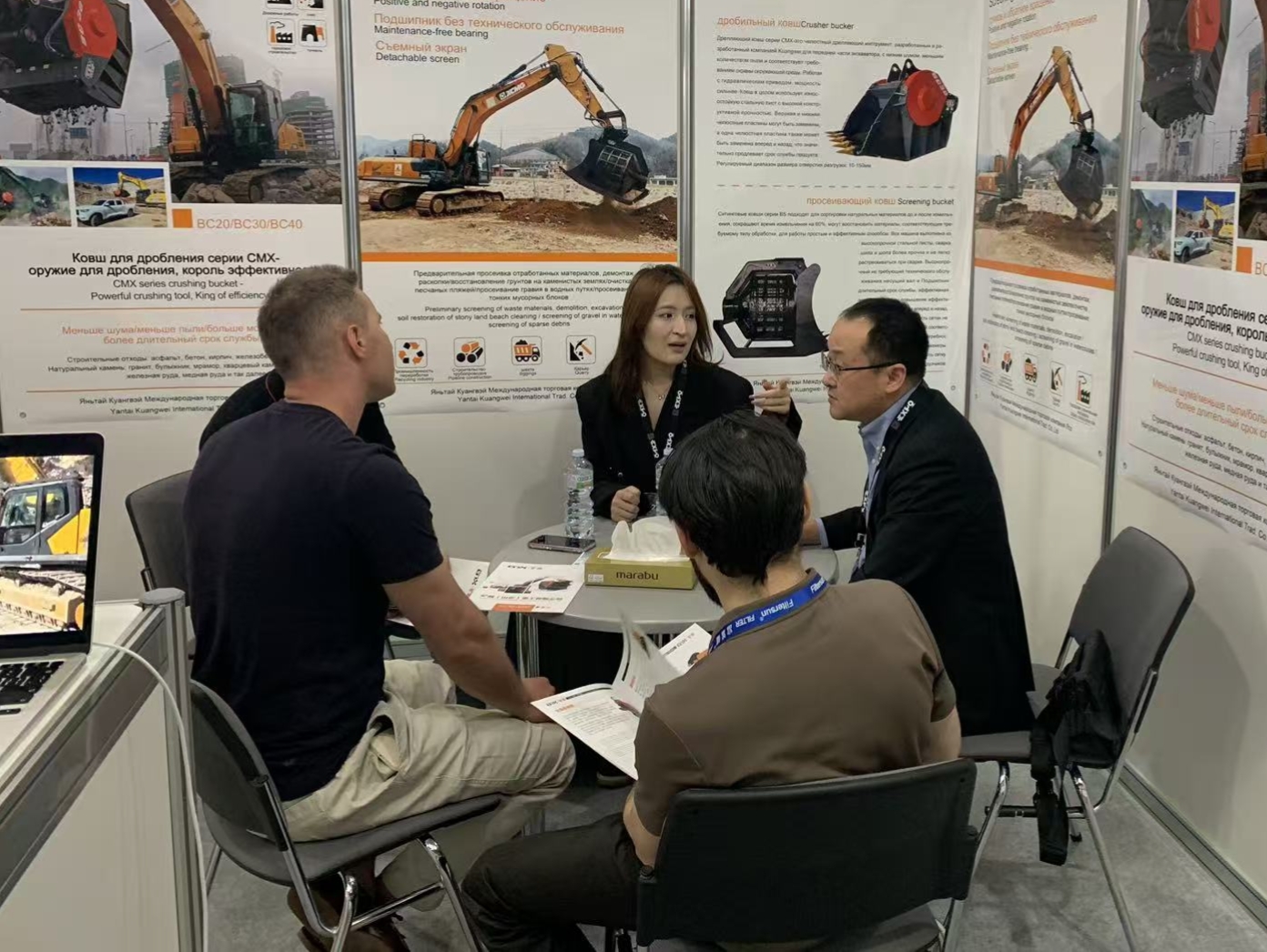 与俄罗斯客户商务洽谈